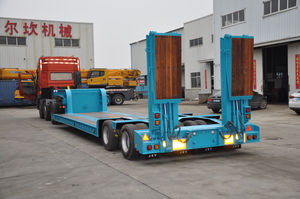 液压爬梯半挂车